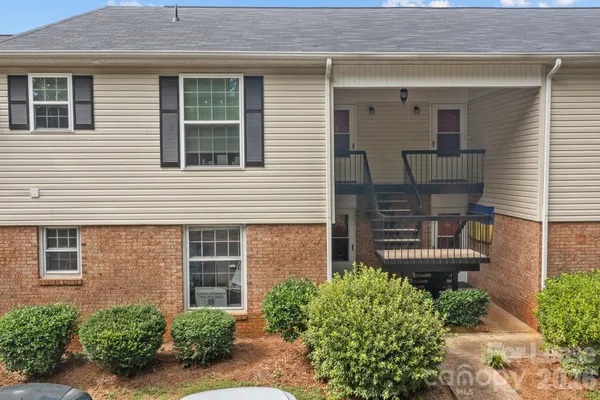 $1,195 | 4605 Coronado Drive, Unit Q, Charlotte, NC 28212