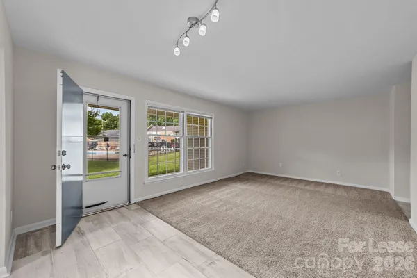 $1,195 | 4605 Coronado Drive, Unit Q, Charlotte, NC 28212