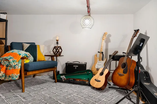 $1,980,000 | 27-28 Thomson Avenue, Unit 304 | Long Island City