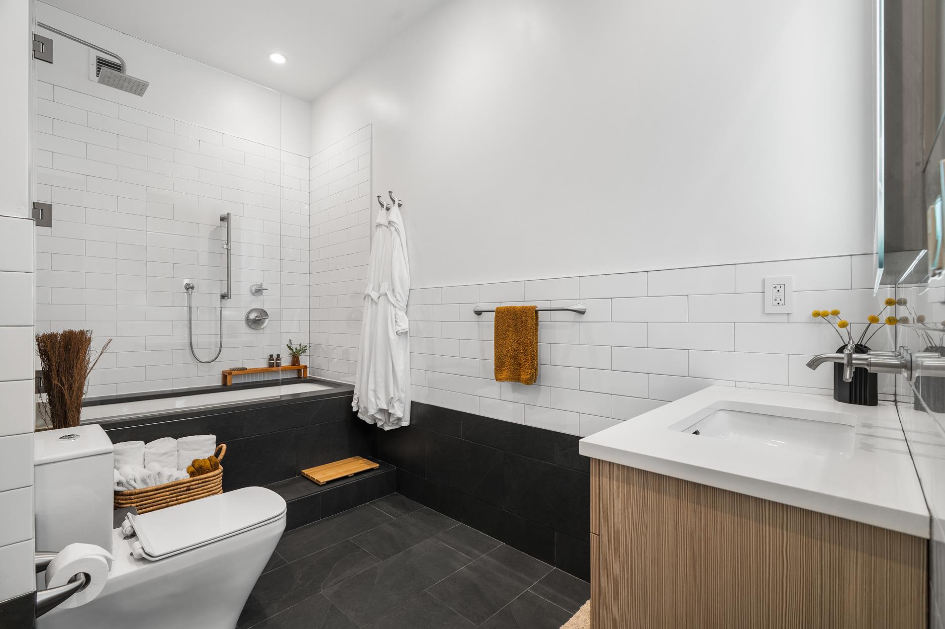 27-28 Thomson Avenue, Unit 304 Queens, NY 11101 - Photo 17 of 19