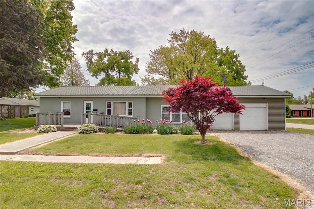 1010 Walnut Greenfield, IL 62044 - Photo 1 of 28