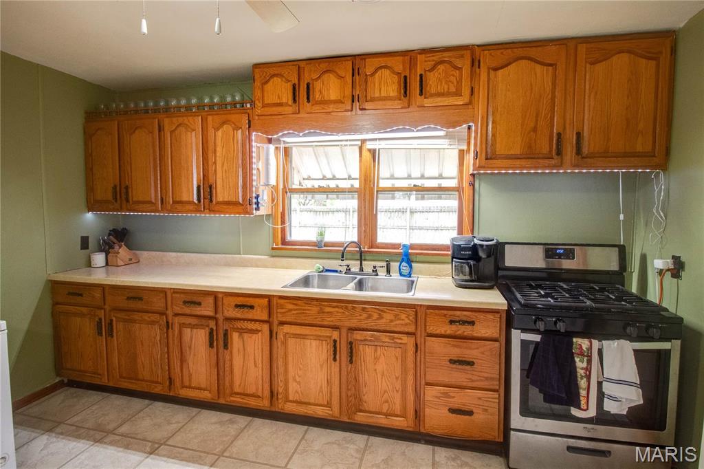 1010 Walnut Greenfield, IL 62044 - Photo 12 of 28