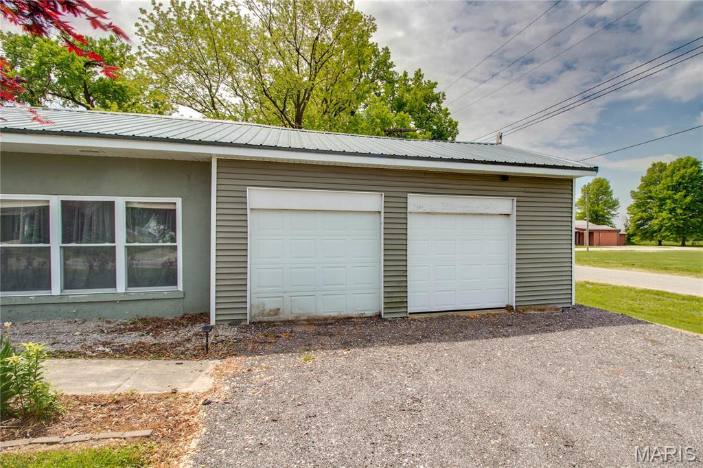 1010 Walnut Greenfield, IL 62044 - Photo 4 of 28