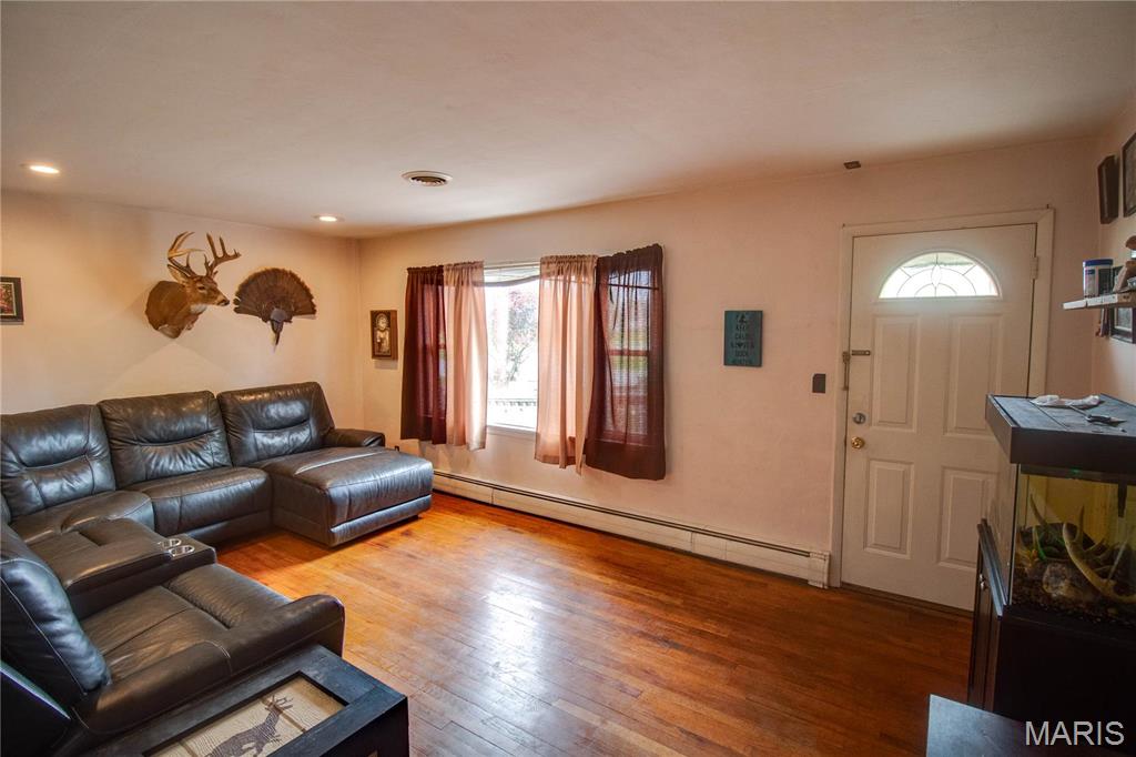 1010 Walnut Greenfield, IL 62044 - Photo 7 of 28