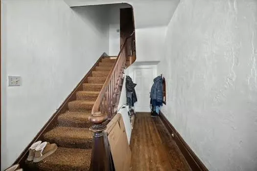 a view of livingroom with hardwood