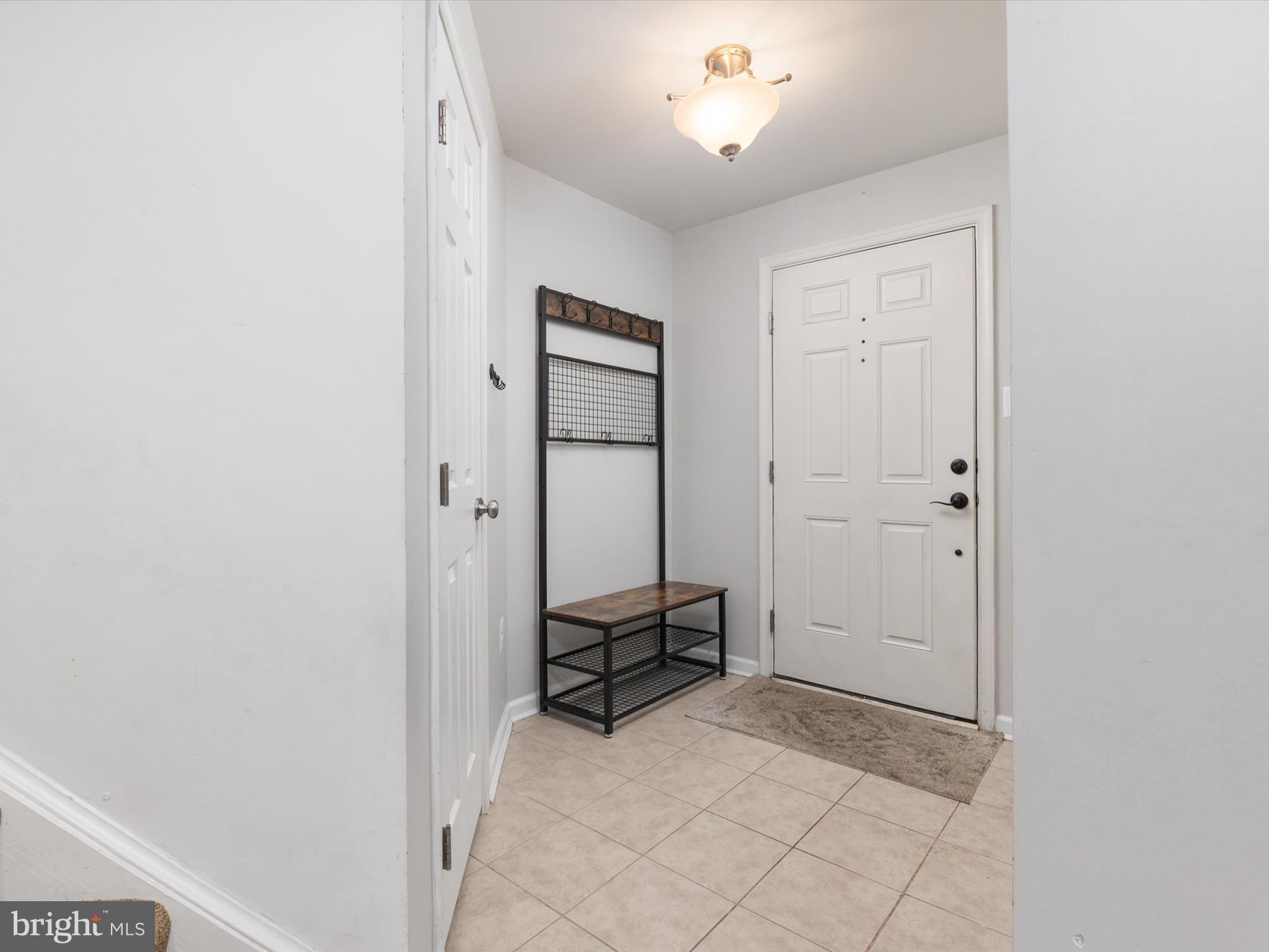6888 Tasker Falls Elkridge, MD 21075 - Photo 5 of 47 an empty room with mirror and a bathroom