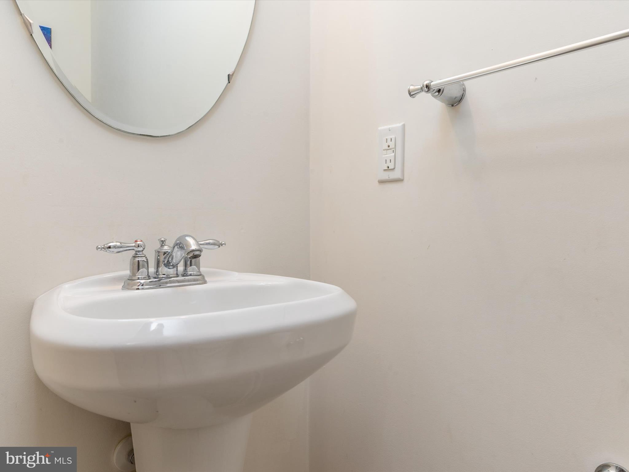 6888 Tasker Falls Elkridge, MD 21075 - Photo 7 of 47 a bathroom with a sink a mirror and a vanity
