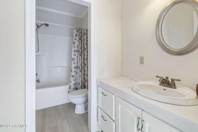 $674,500 | 3785 Lake Breeze Road, Lake Charles, LA 70605