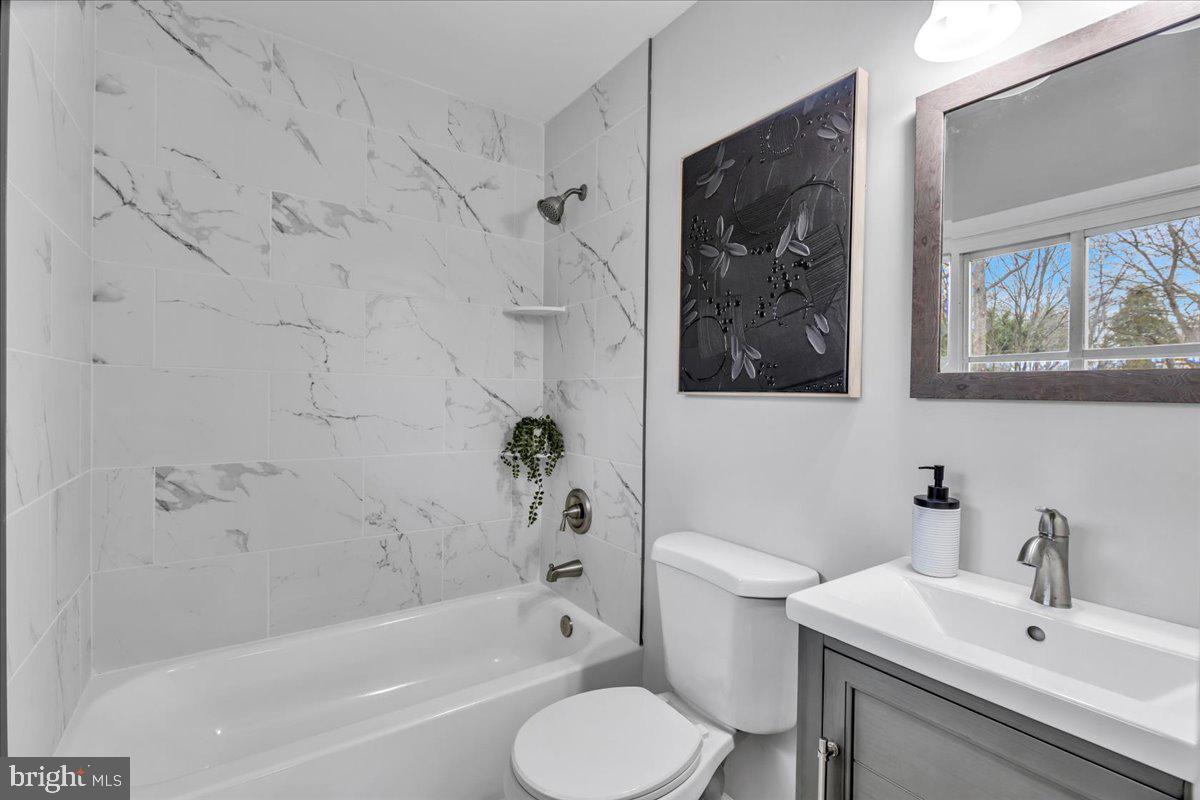 6012 Griffith Drive Suitland, MD 20746 - Photo 19 of 29 Primary Suite Bathroom