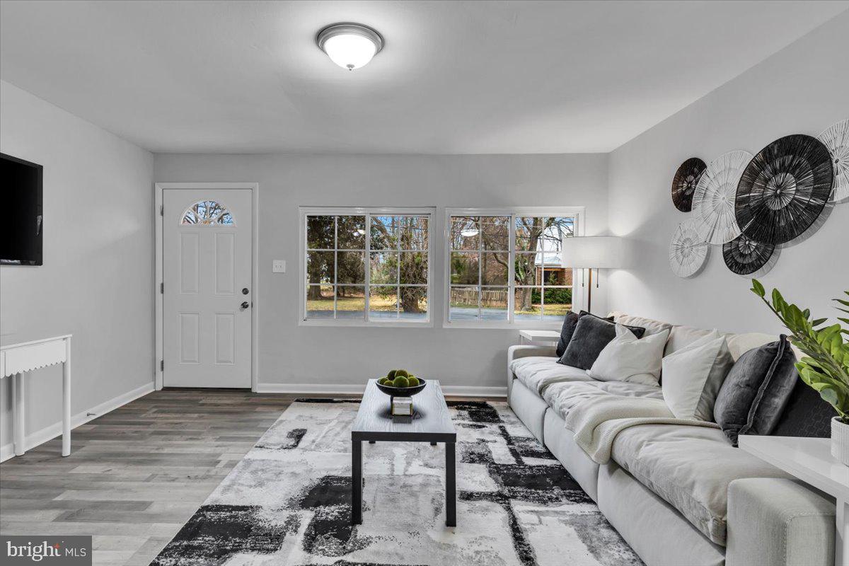 6012 Griffith Drive Suitland, MD 20746 - Photo 6 of 29 living room