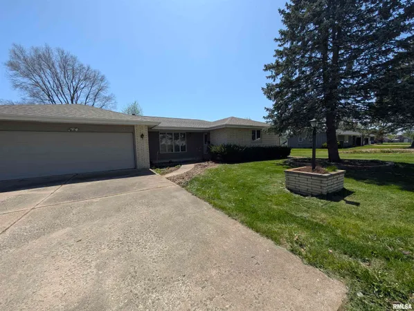$179,900 | 449 East Oak Street, Washburn, IL 61570