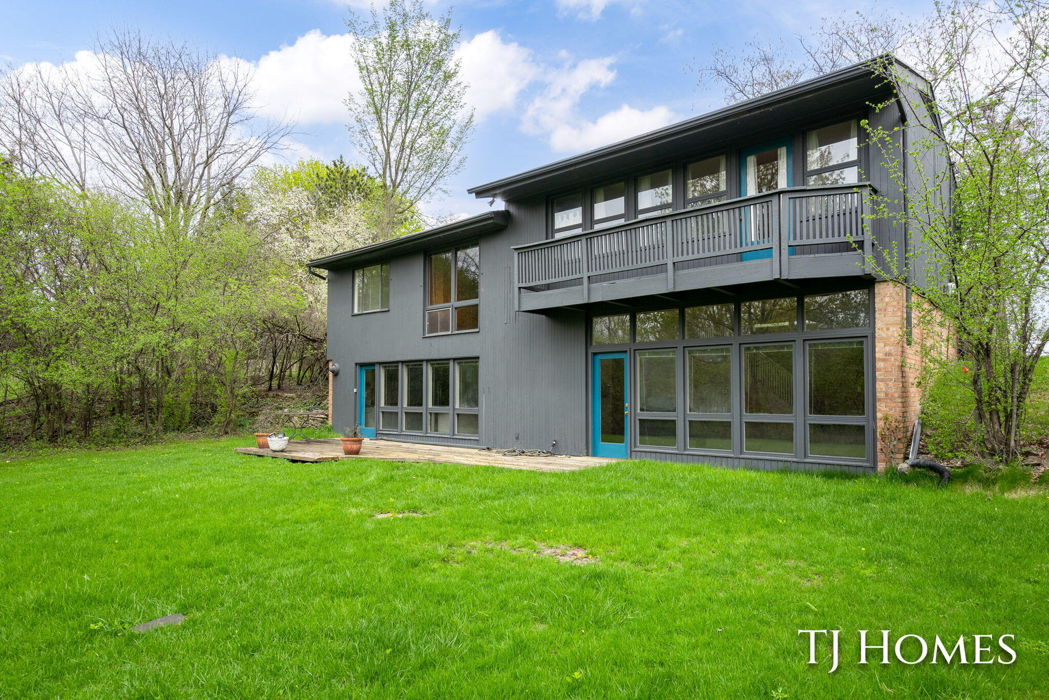 2914 Cascade Road Southeast Grand Rapids, MI 49506 - Photo 3 of 46 14-web-or-mls-2914 Cascade Rd SE-5