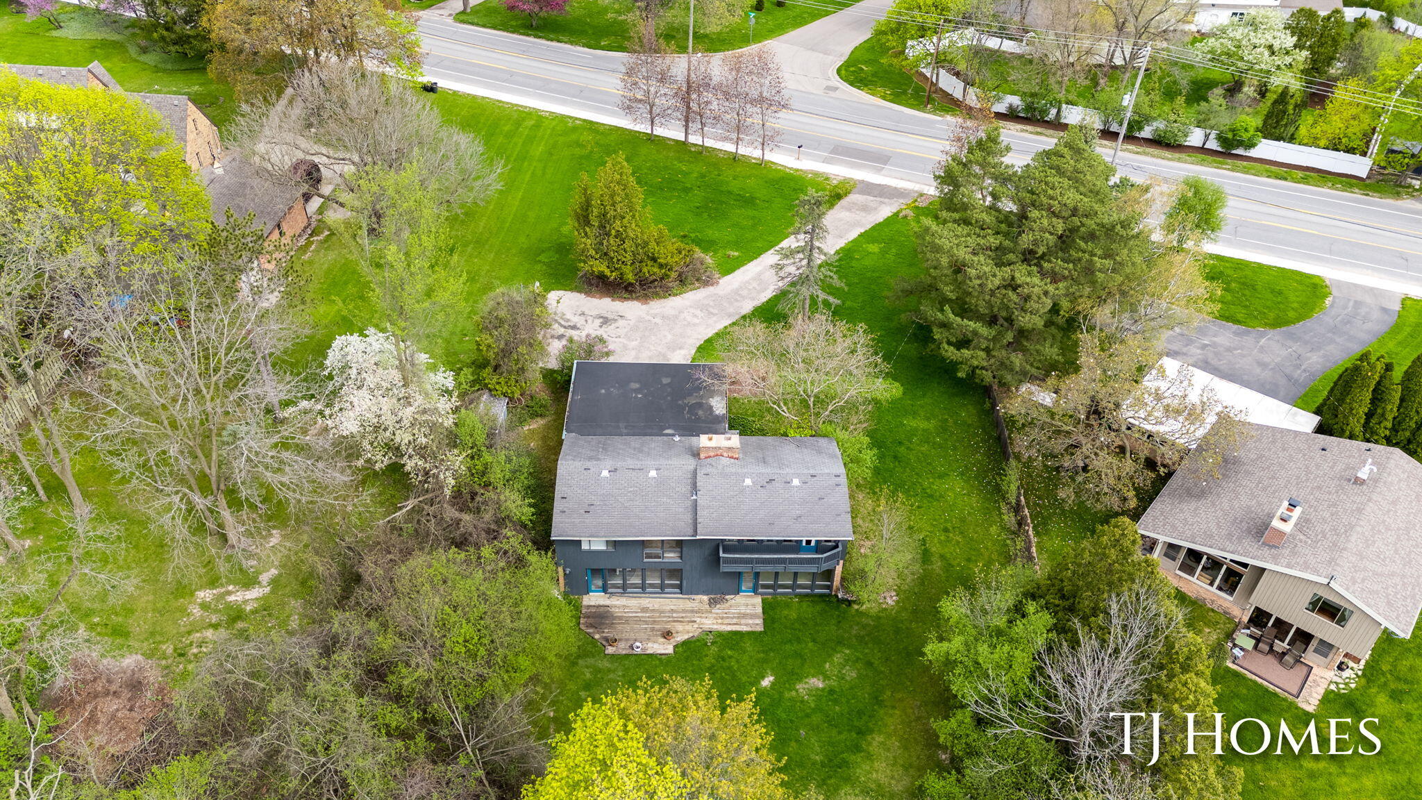 2914 Cascade Road Southeast Grand Rapids, MI 49506 - Photo 35 of 46 6-web-or-mls-2914 Cascade Rd SE aerial-6