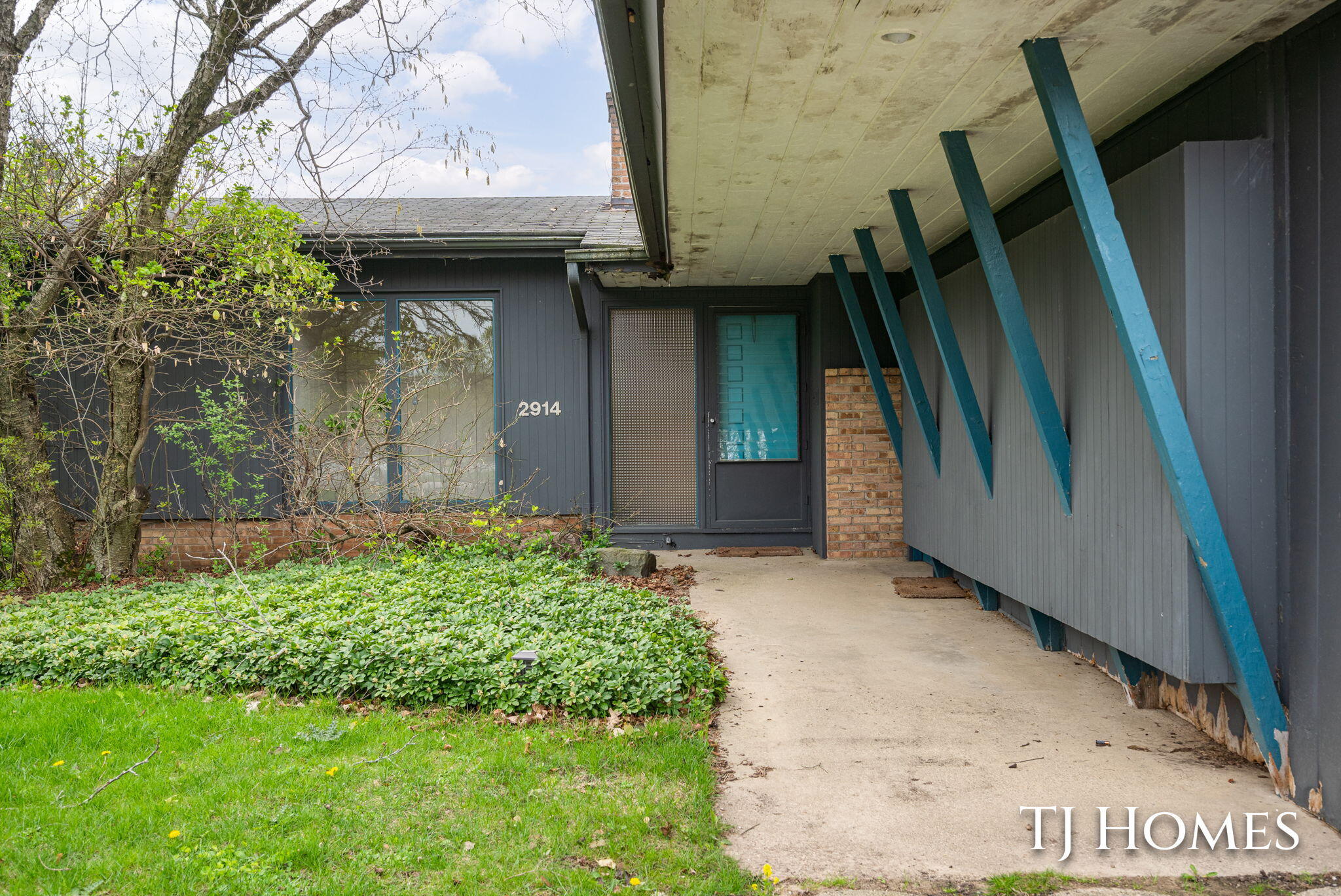 2914 Cascade Road Southeast Grand Rapids, MI 49506 - Photo 4 of 46 12-web-or-mls-2914 Cascade Rd SE-3