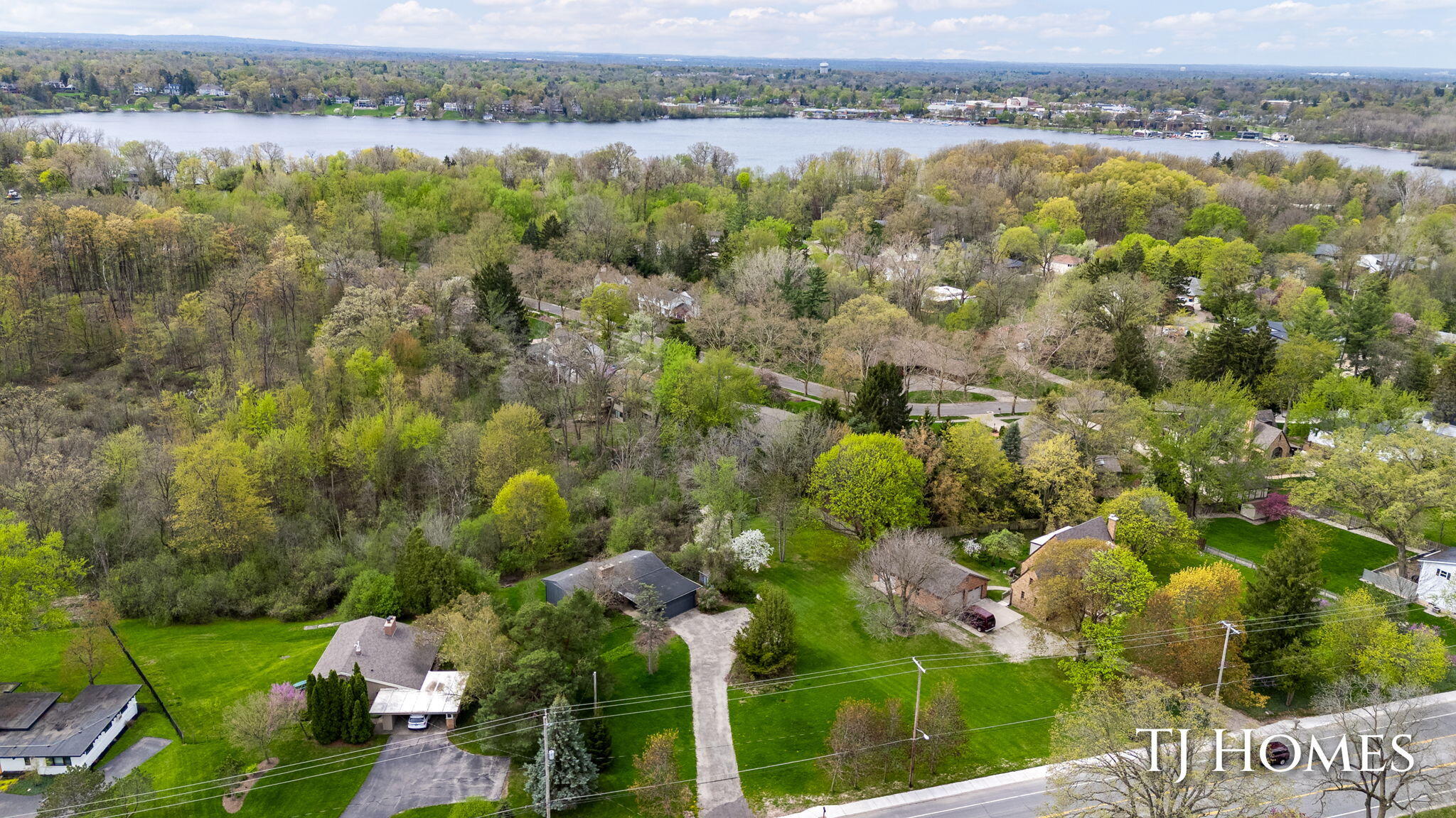 2914 Cascade Road Southeast Grand Rapids, MI 49506 - Photo 38 of 46 4-web-or-mls-2914 Cascade Rd SE aerial-4