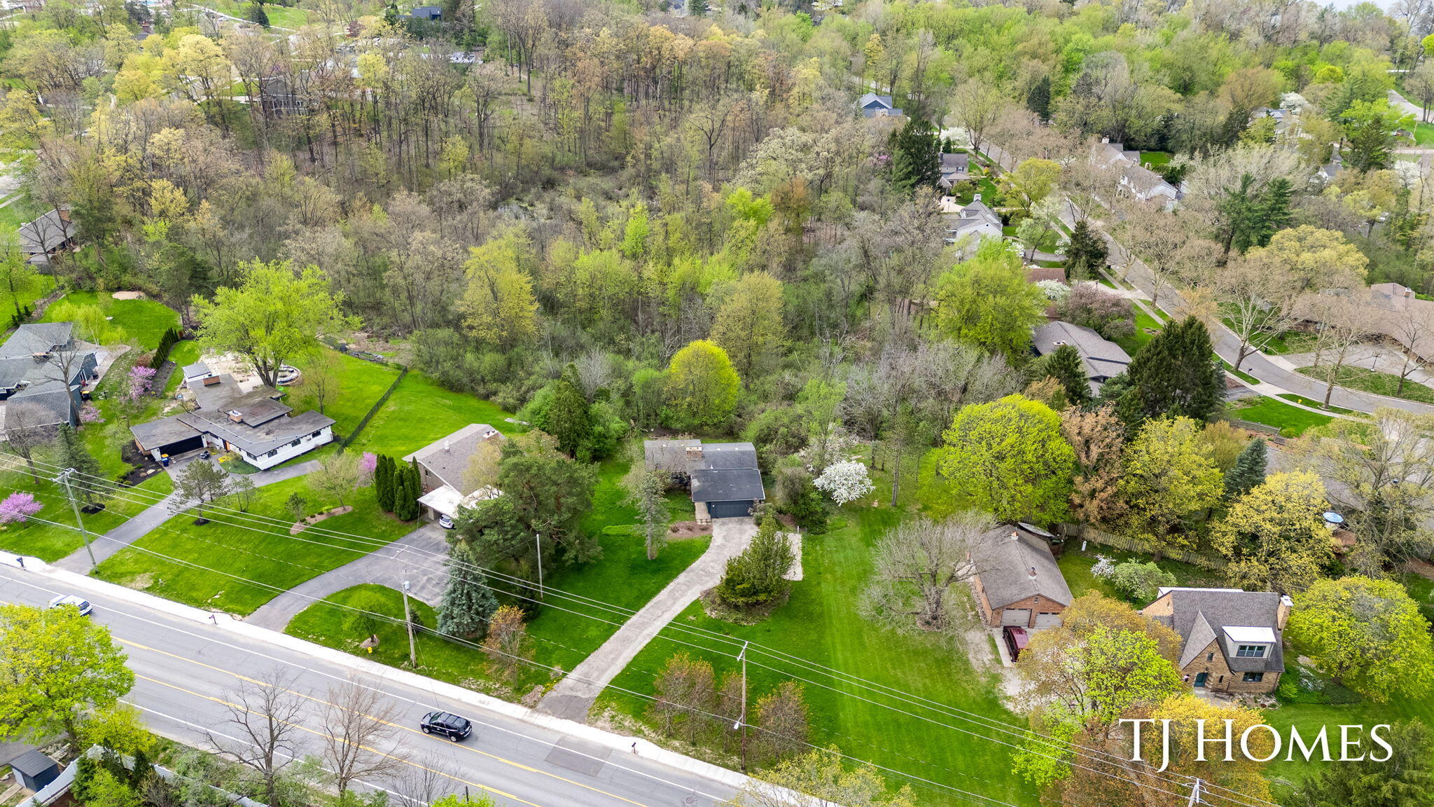 2914 Cascade Road Southeast Grand Rapids, MI 49506 - Photo 40 of 46 3-web-or-mls-2914 Cascade Rd SE aerial-3