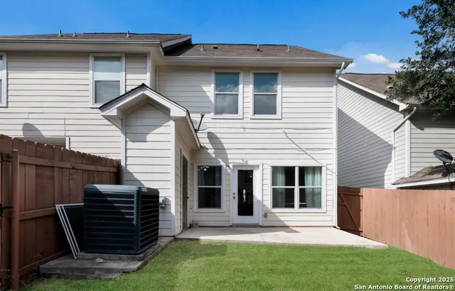a view of front of a house with a yard