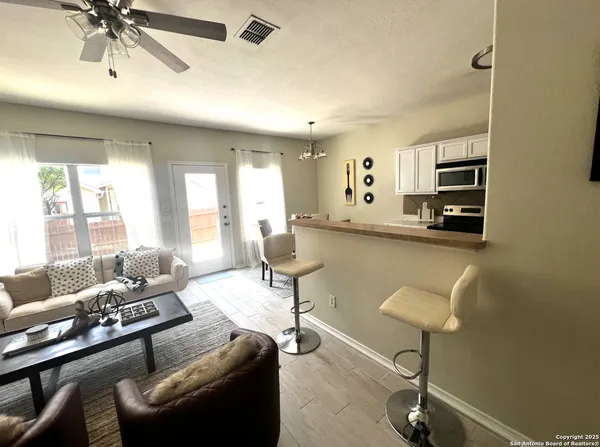 $1,650 | 4142 St Charles Bay, San Antonio, TX 78229