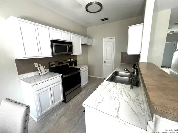 $1,650 | 4142 St Charles Bay, San Antonio, TX 78229