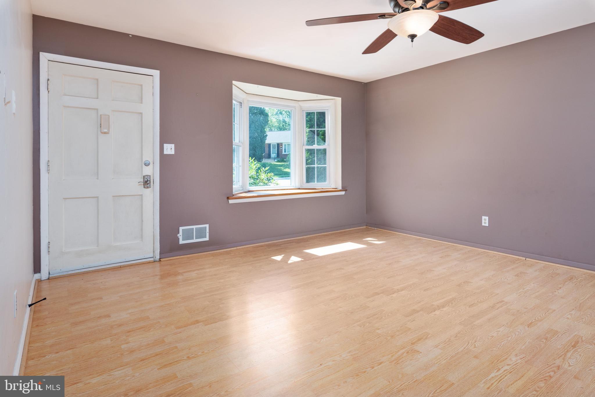2412 Cider Mill Road Baltimore, MD 21234 - Photo 4 of 33 Living Room