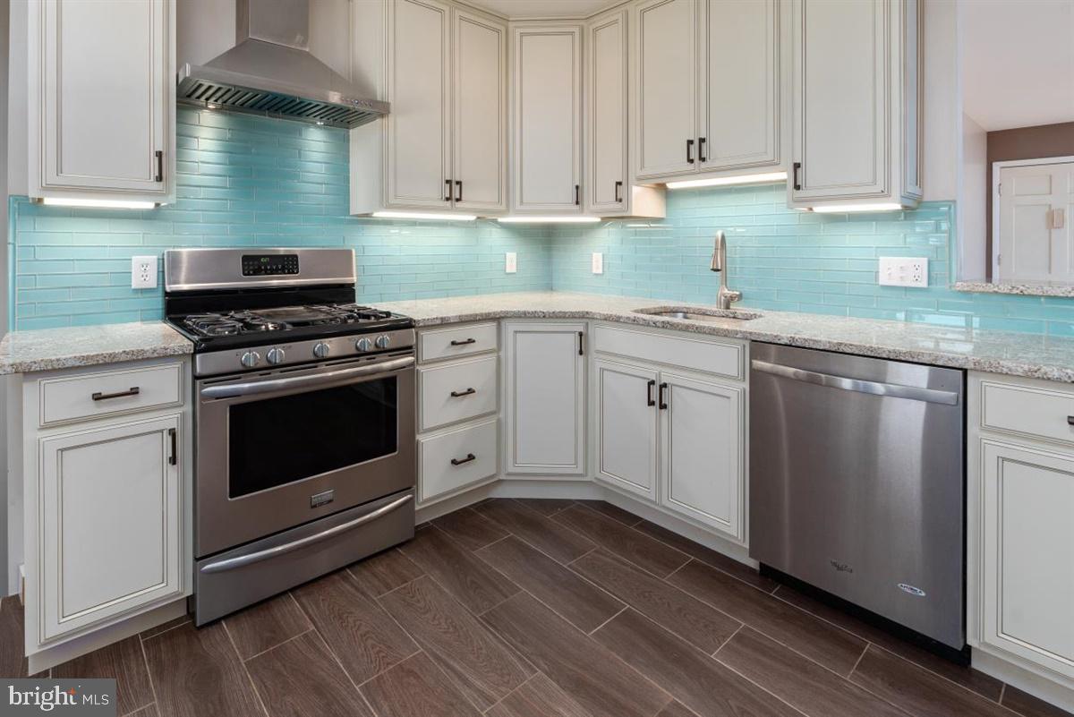 2412 Cider Mill Road Baltimore, MD 21234 - Photo 10 of 33 Kitchen