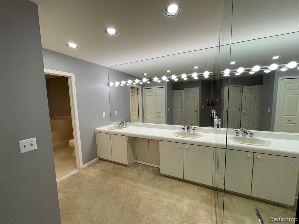 6267 Celeste Road West Bloomfield, MI 48322 - Photo 22 of 51 Gallery Image 22