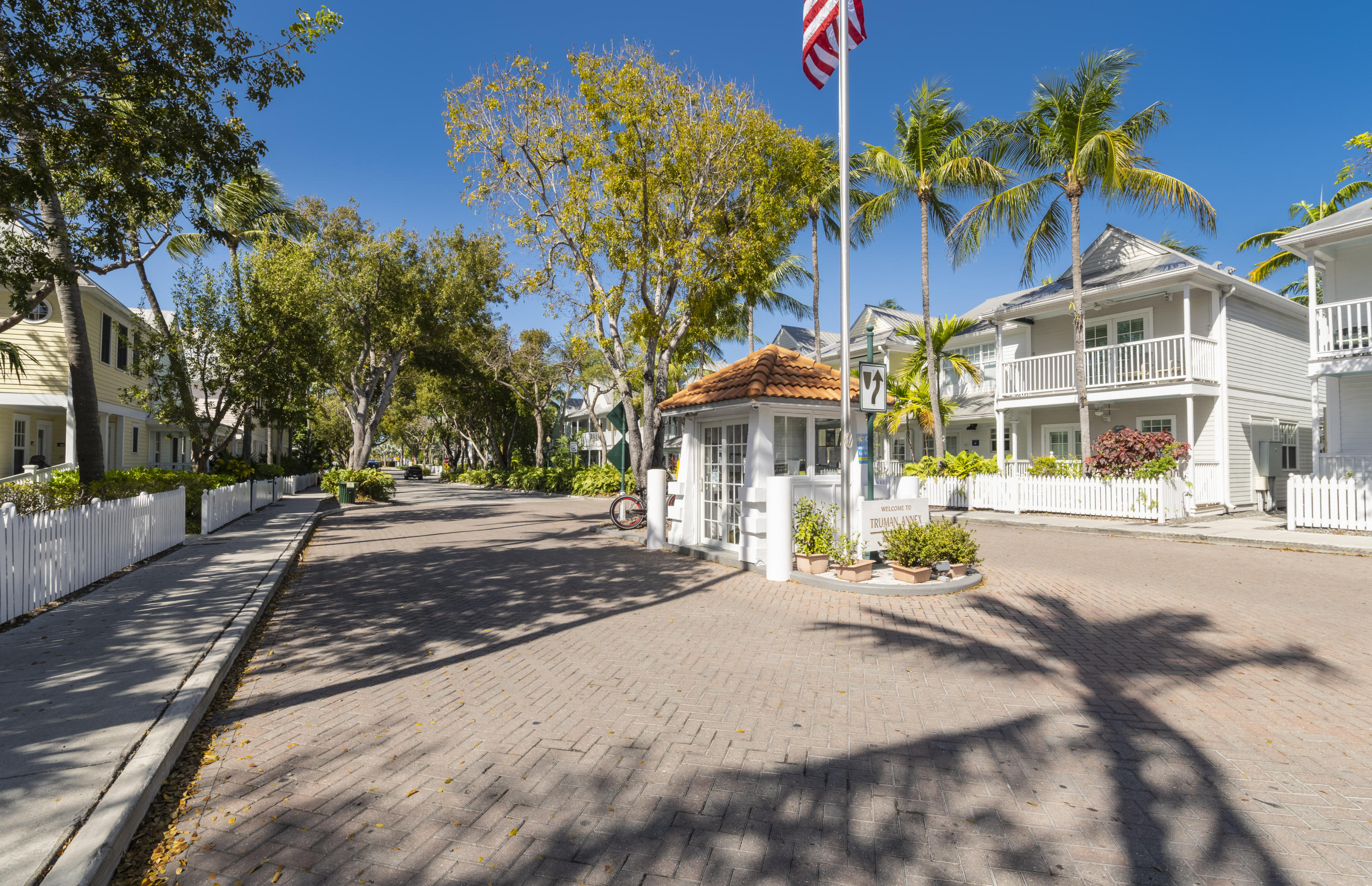 101 Front Street, Unit 5 Key West, FL 33040 - Photo 35 of 36 a front view of a building with street view