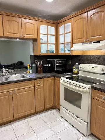 $2,500 | 6460 Northwest 192nd Terrace, Unit 6460, Hialeah, FL 33015