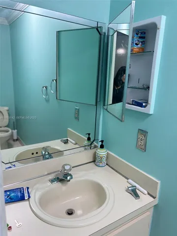$2,500 | 6460 Northwest 192nd Terrace, Unit 6460, Hialeah, FL 33015