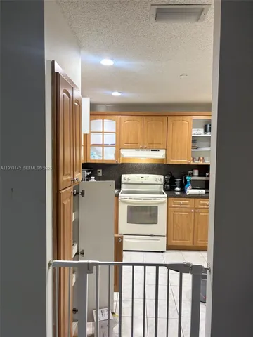 $2,500 | 6460 Northwest 192nd Terrace, Unit 6460, Hialeah, FL 33015