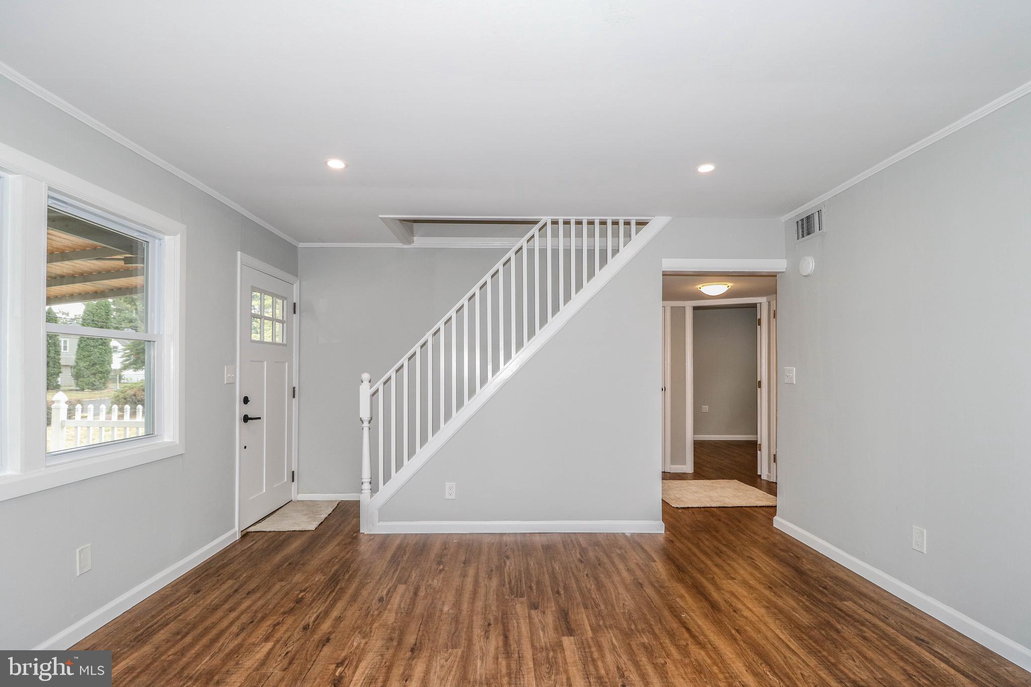 55 Farrell Avenue Ewing, NJ 08618 - Photo 4 of 32