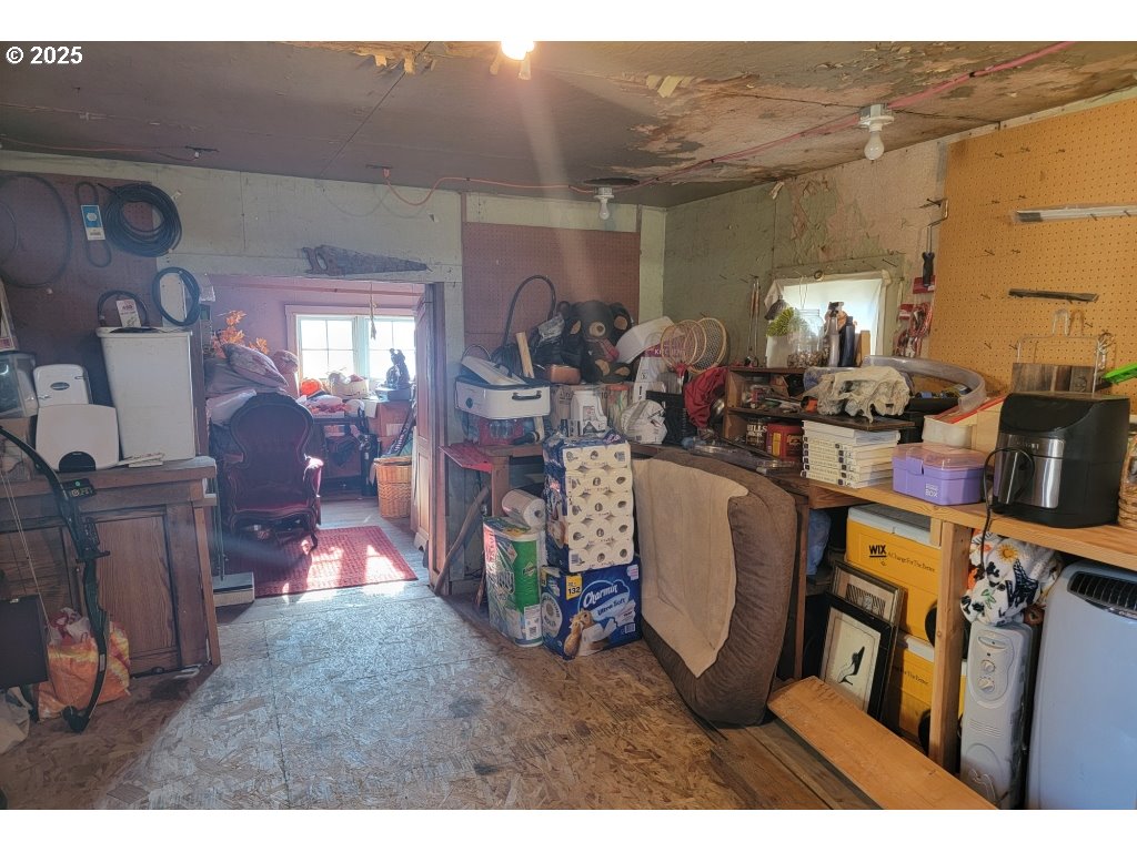 309 A Avenue Seneca, OR 97873 - Photo 25 of 35 a view of a room with gym equipment