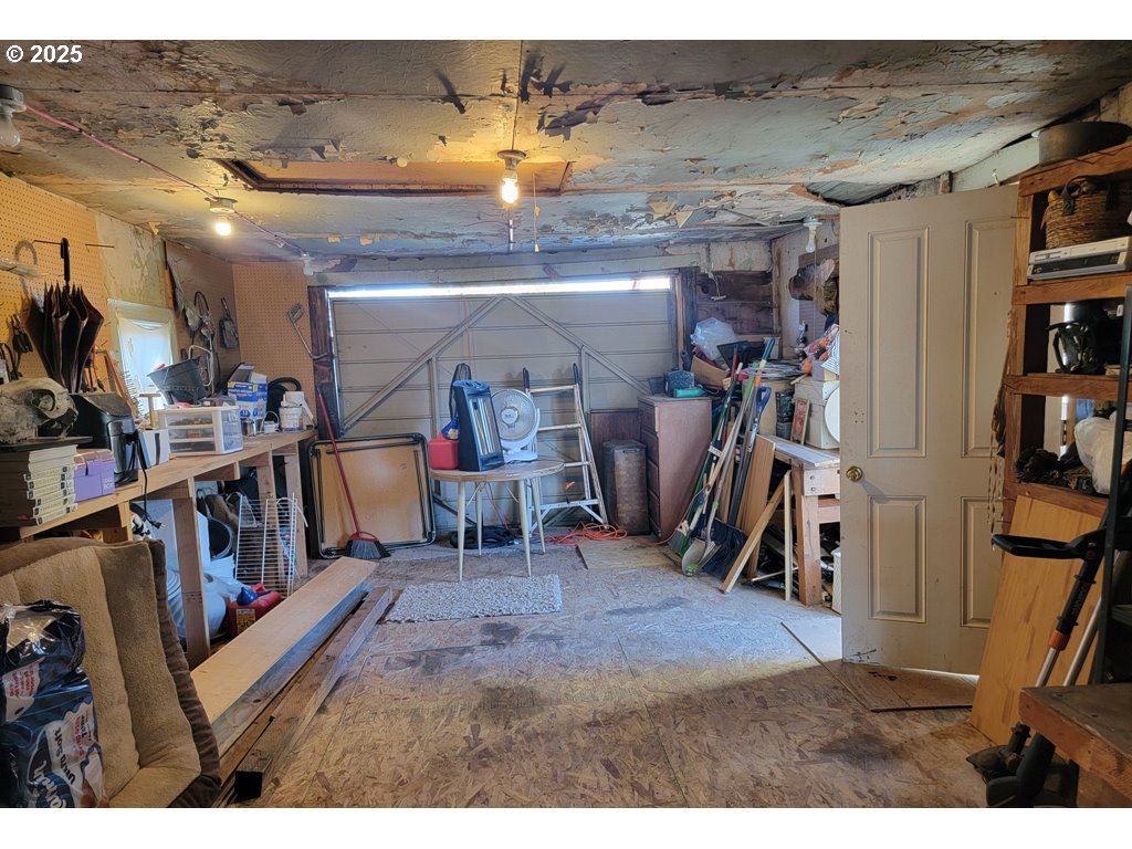 309 A Avenue Seneca, OR 97873 - Photo 27 of 35 a view of a room with gym equipment