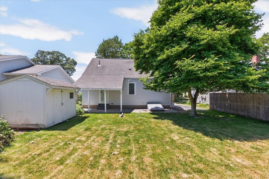 163 Powell Avenue Springfield, MA 01118 - Photo 3 of 40