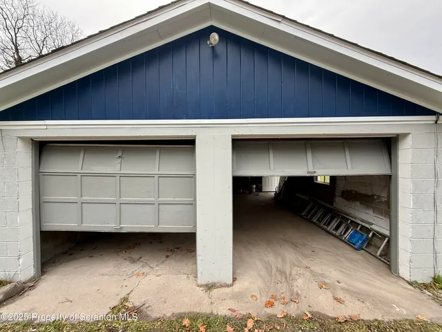 a view of a garage