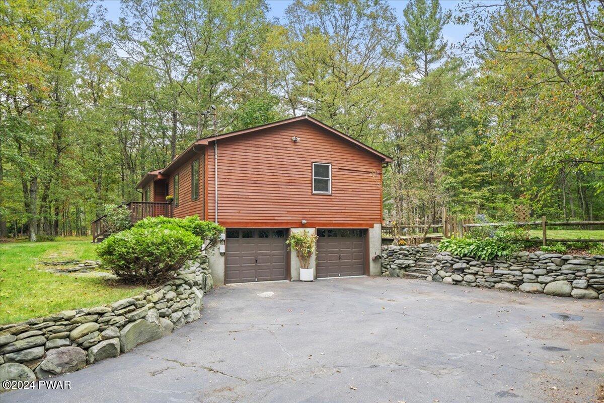 317 Rambling Way Milford, PA 18337 - Photo 4 of 49 04-HTV4033