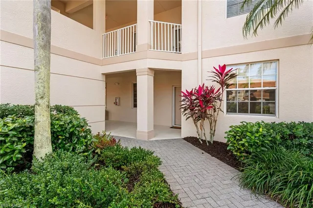 $399,900 | 3976 Bishopwood Court East, Unit 102, Naples, FL 34114