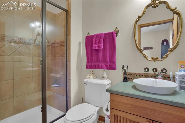 10980 Huntsman Road Colorado Springs, CO 80908 - Photo 20 of 35 Upstairs private guest bath adjoining the 3rd bedroom