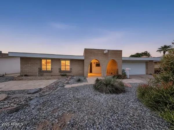$2,230 | 4206 West Eva Street, Phoenix, AZ 85051