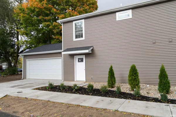 $210,000 | 1105 Edwardsburg Avenue, Elkhart, IN 46514