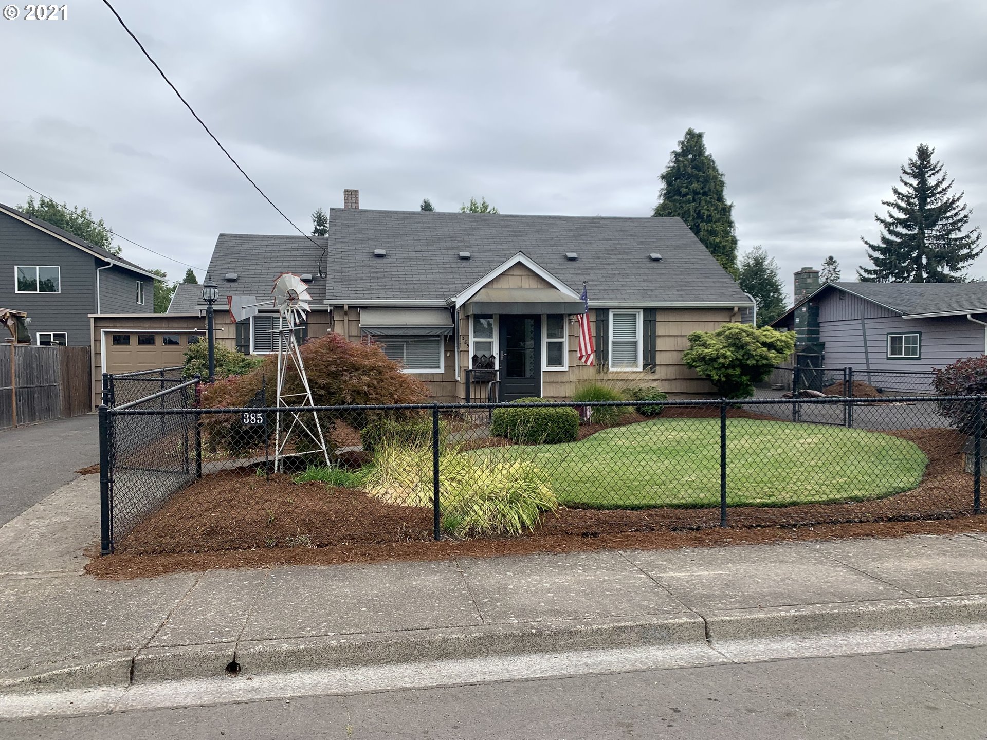 385 South 37th Street Springfield, OR 97478 - Photo 1 of 32