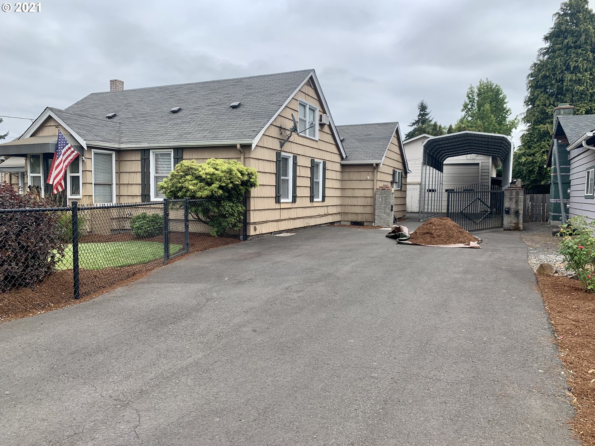 385 South 37th Street Springfield, OR 97478 - Photo 2 of 32