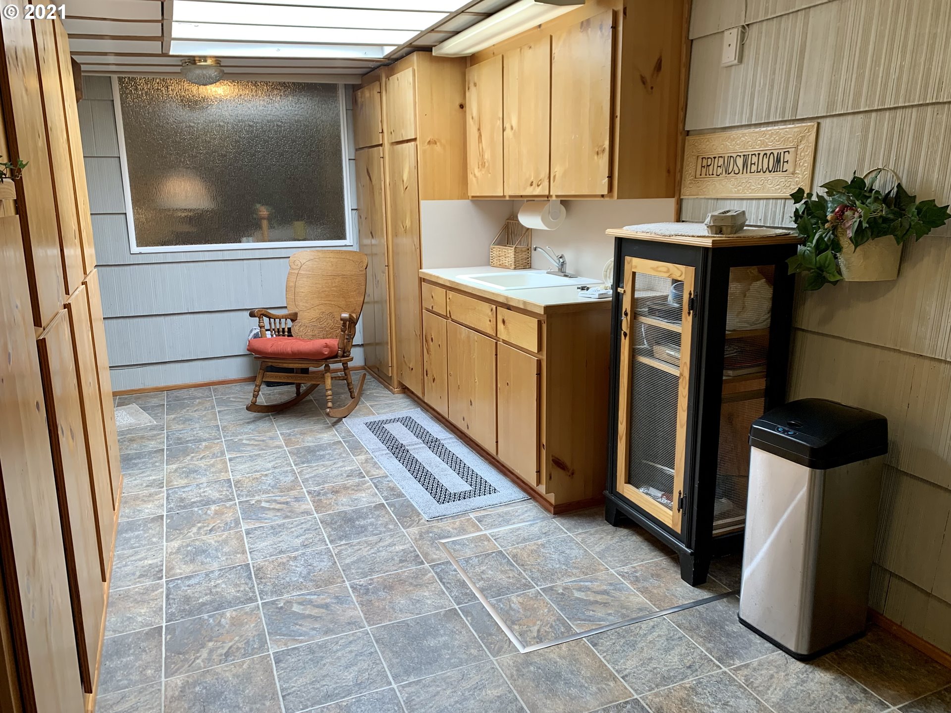 385 South 37th Street Springfield, OR 97478 - Photo 20 of 32
