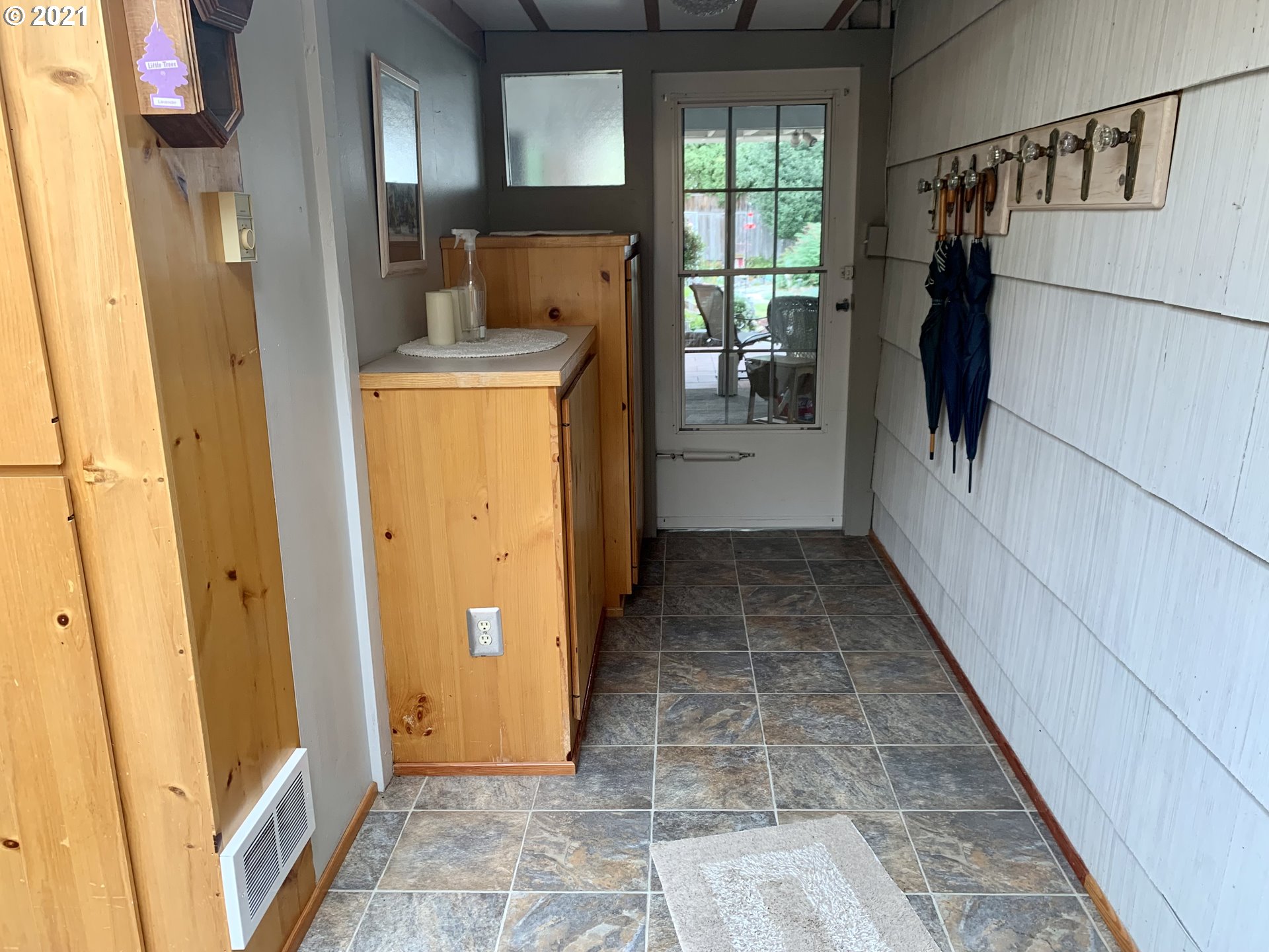 385 South 37th Street Springfield, OR 97478 - Photo 21 of 32