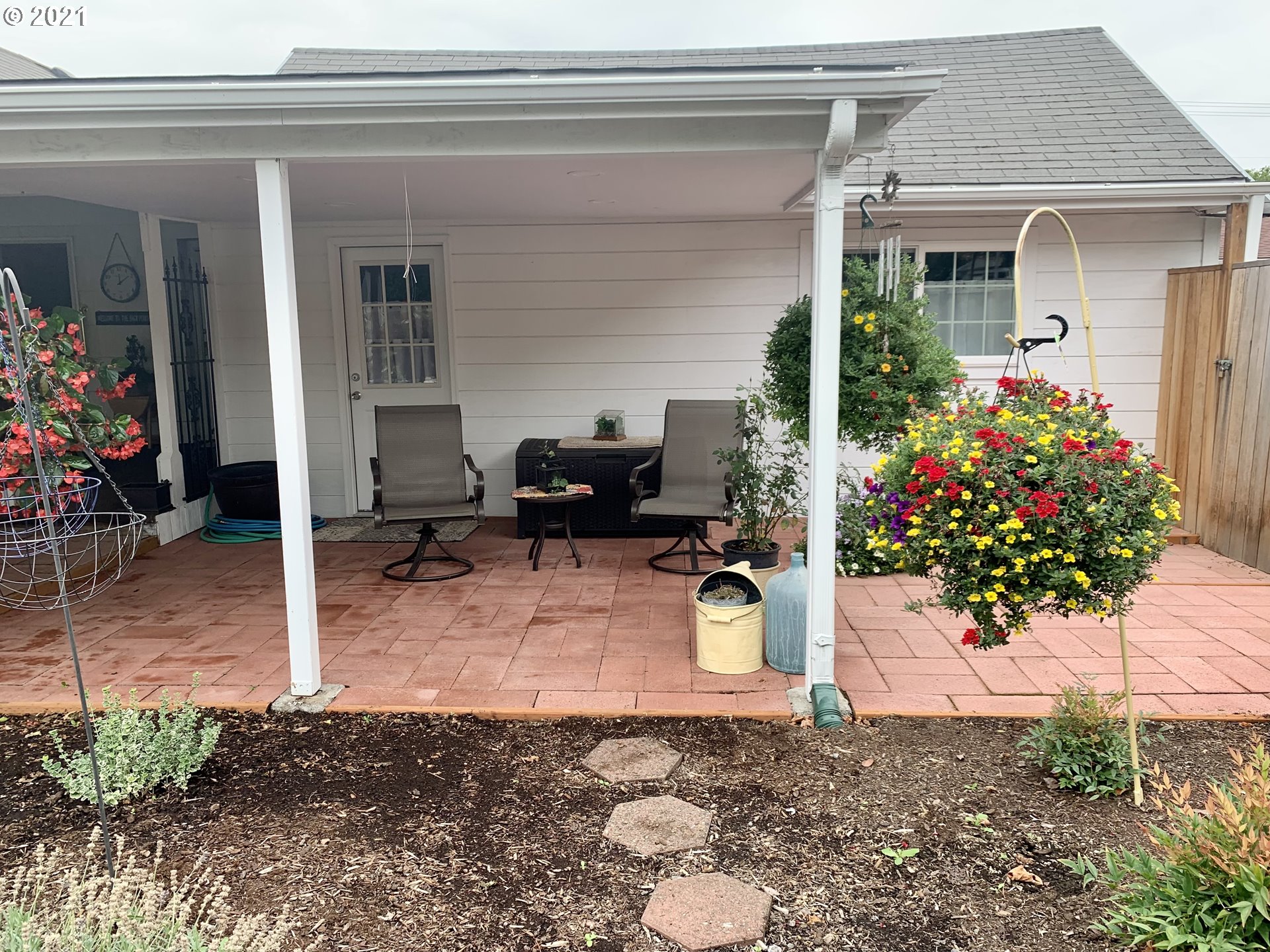 385 South 37th Street Springfield, OR 97478 - Photo 30 of 32
