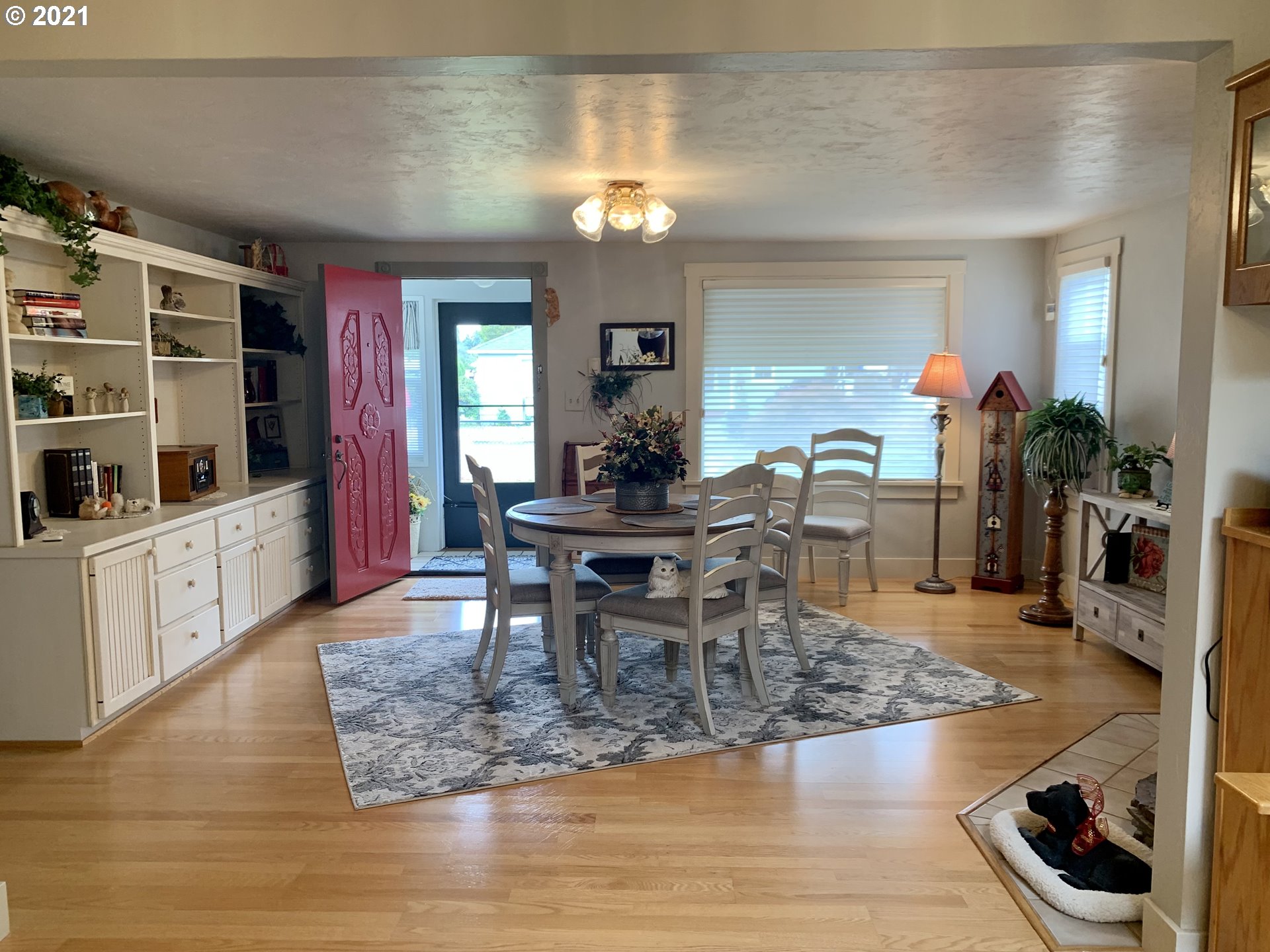 385 South 37th Street Springfield, OR 97478 - Photo 4 of 32