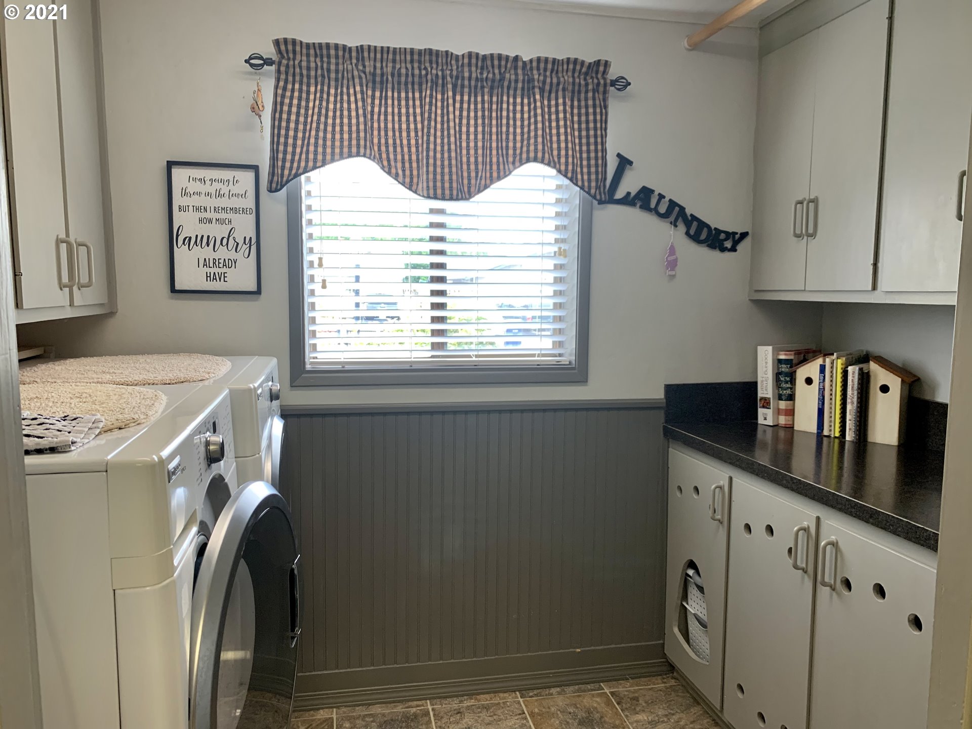 385 South 37th Street Springfield, OR 97478 - Photo 8 of 32