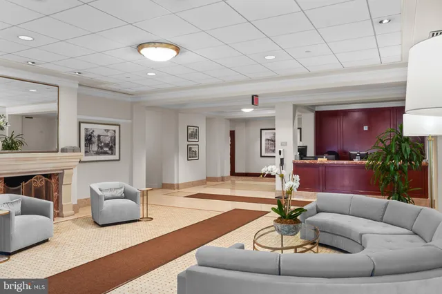 a view of livingroom with furniture