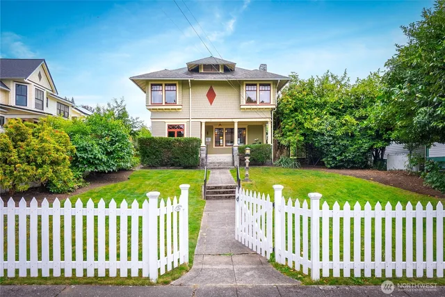 $1,095,000 | 307 Ave C, Snohomish, WA 98290
