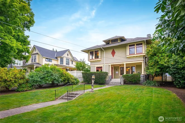 $1,095,000 | 307 Ave C, Snohomish, WA 98290